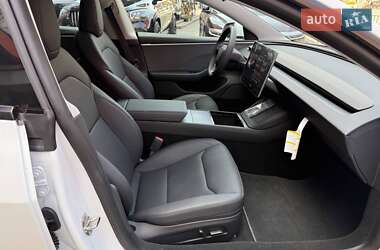 Седан Tesla Model 3 2024 в 