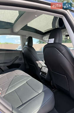 Седан Tesla Model 3 2024 в 