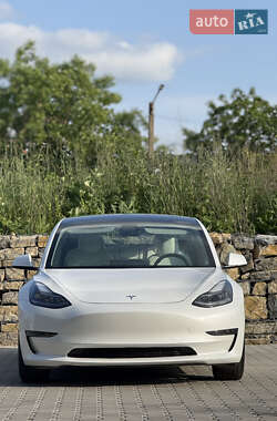 Седан Tesla Model 3 2021 в 