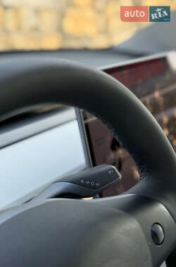 Седан Tesla Model 3 2021 в 