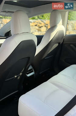 Седан Tesla Model 3 2021 в 