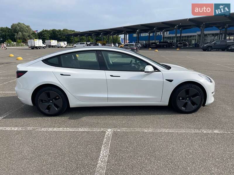 Седан Tesla Model 3 2023 в Киеве