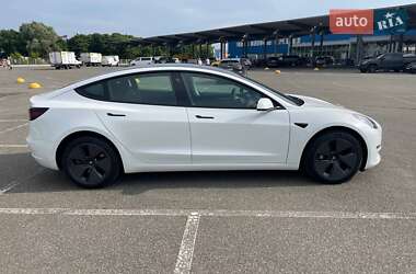 Седан Tesla Model 3 2023 в 