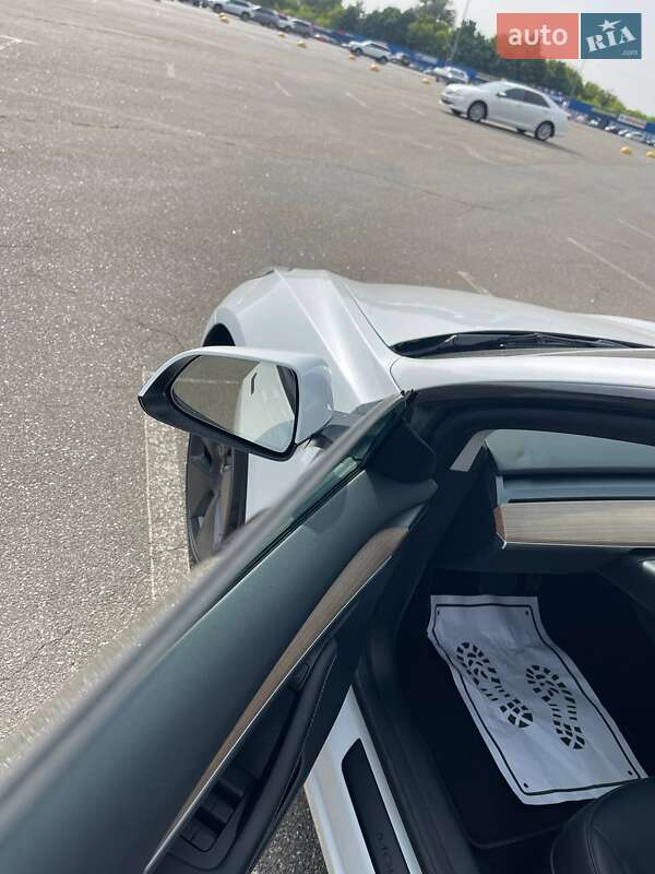 Седан Tesla Model 3 2023 в Киеве