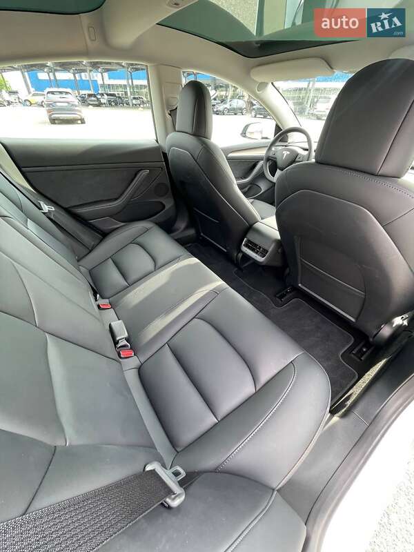 Седан Tesla Model 3 2023 в Киеве