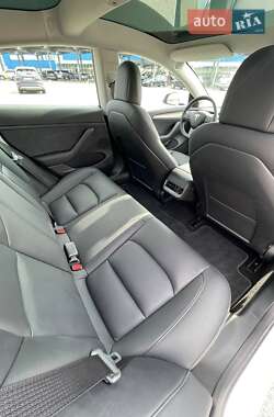 Седан Tesla Model 3 2023 в 