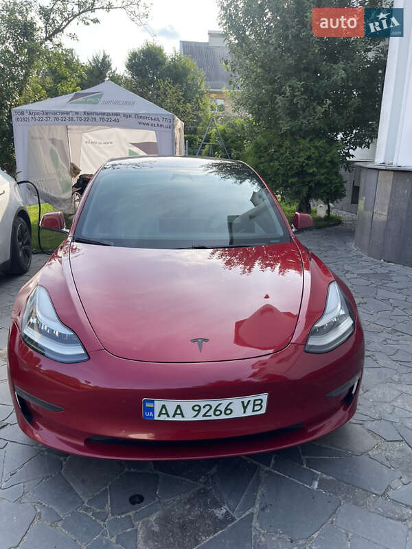 Седан Tesla Model 3 2018 в Киеве