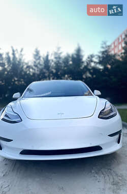 Седан Tesla Model 3 2020 в Львове