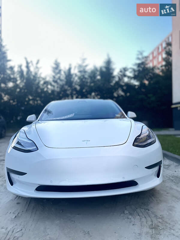 Седан Tesla Model 3 2020 в 