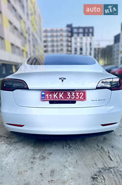Седан Tesla Model 3 2020 в 