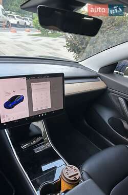 Седан Tesla Model 3 2018 в 