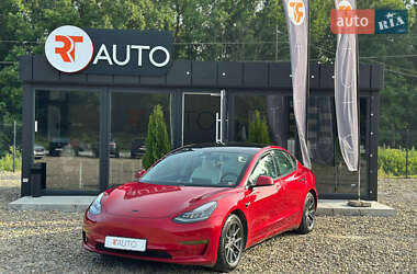 Седан Tesla Model 3 2020 в Львове