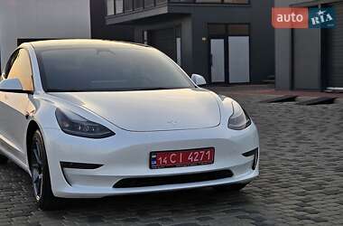 Седан Tesla Model 3 2023 в 