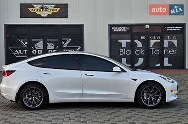Седан Tesla Model 3 2023 в 