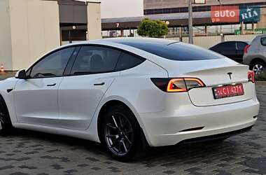 Седан Tesla Model 3 2023 в 