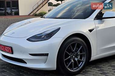 Седан Tesla Model 3 2023 в 