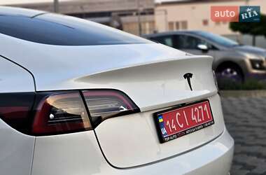 Седан Tesla Model 3 2023 в 