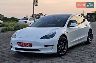 Седан Tesla Model 3 2023 в 