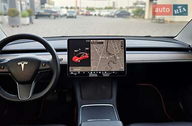Седан Tesla Model 3 2023 в 