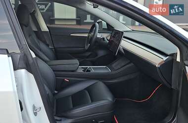 Седан Tesla Model 3 2023 в 