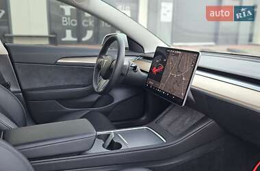 Седан Tesla Model 3 2023 в 