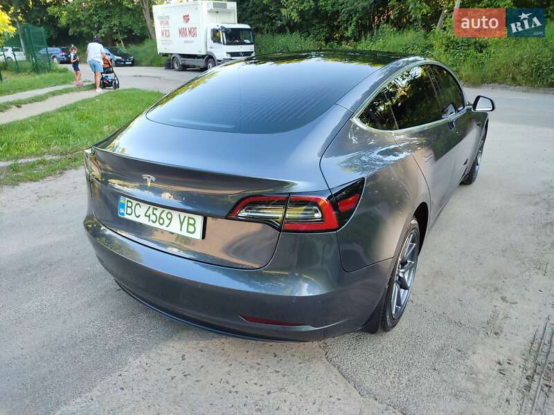 Седан Tesla Model 3 2020 в Львові