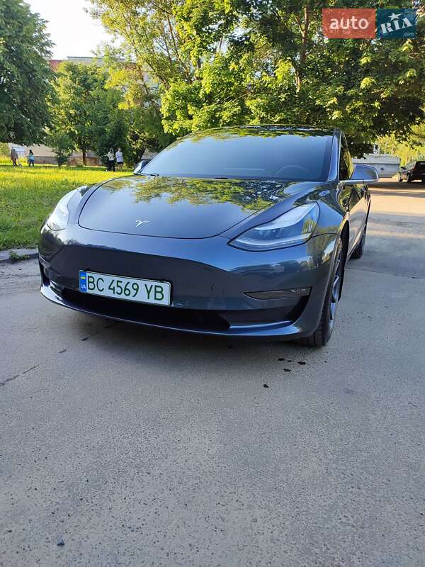 Седан Tesla Model 3 2020 в Львові
