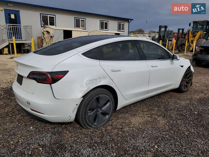 Седан Tesla Model 3 2019 в Львові