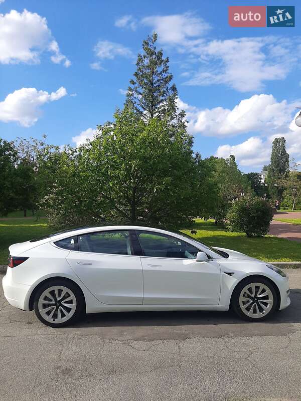 Седан Tesla Model 3 2018 в Киеве
