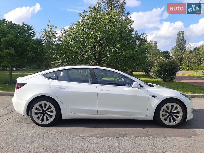 Седан Tesla Model 3 2018 в Киеве