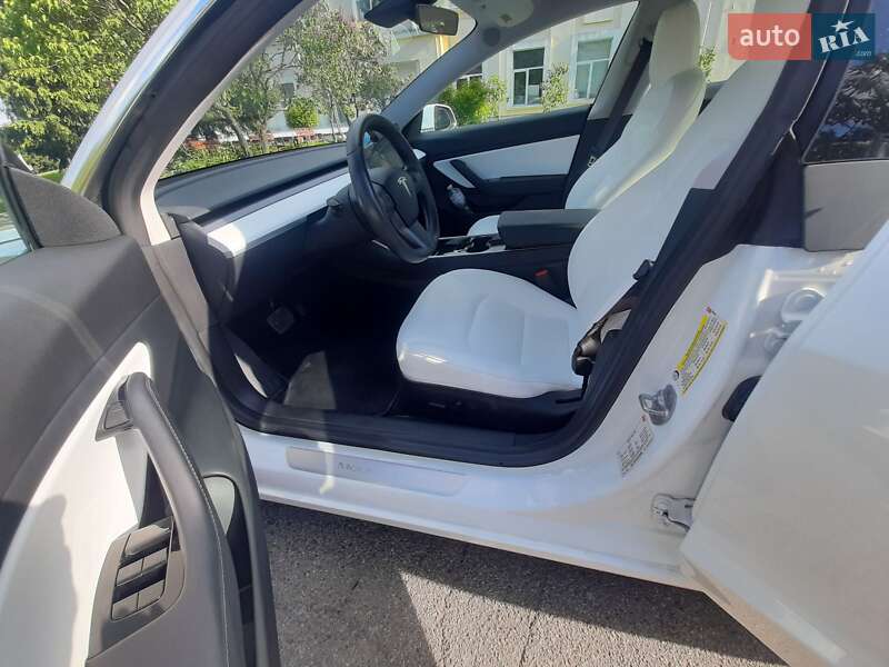Седан Tesla Model 3 2018 в Киеве