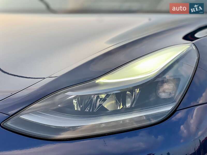 Седан Tesla Model 3 2021 в Києві