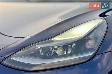 Седан Tesla Model 3 2021 в 