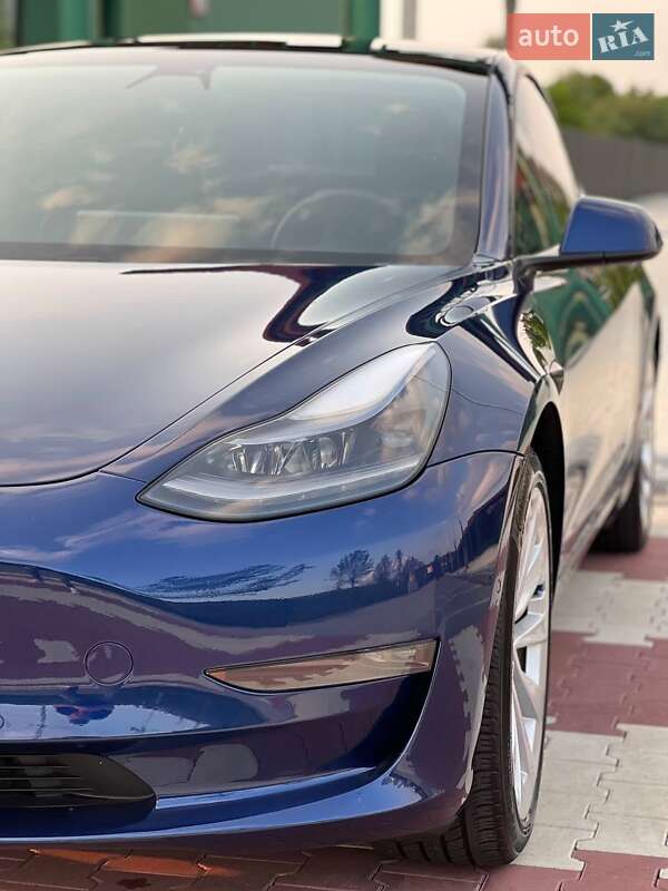 Седан Tesla Model 3 2021 в Києві