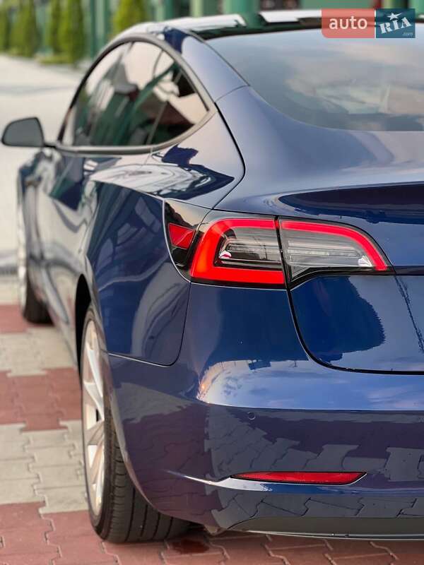 Седан Tesla Model 3 2021 в Києві