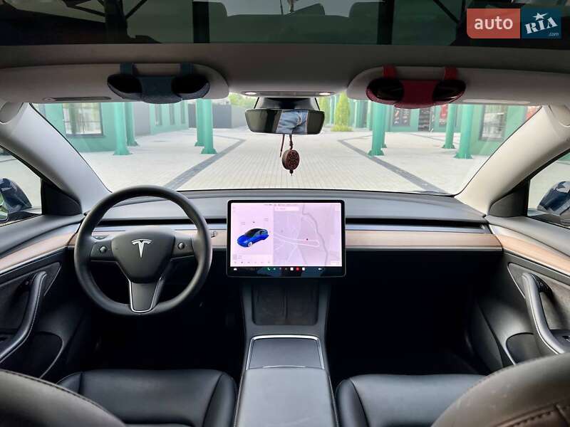 Седан Tesla Model 3 2021 в Києві