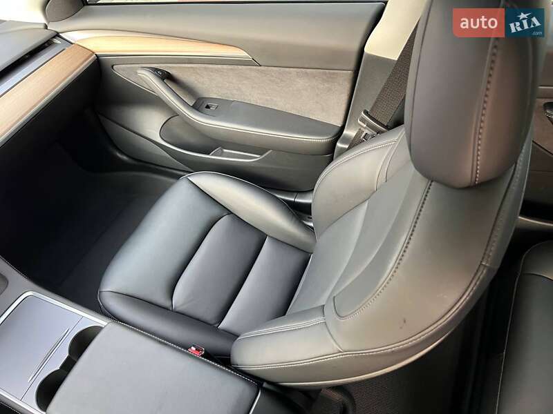 Седан Tesla Model 3 2021 в Києві