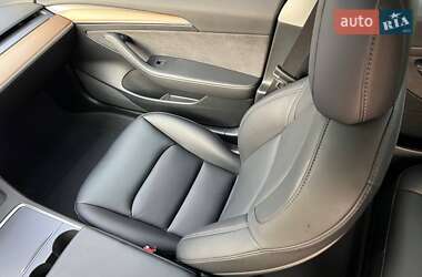 Седан Tesla Model 3 2021 в 