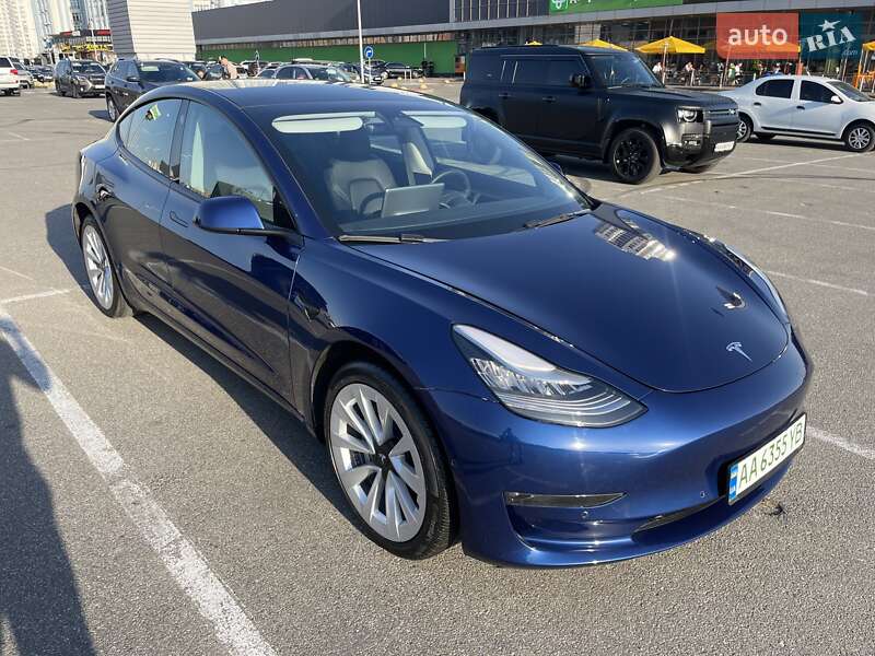 Седан Tesla Model 3 2022 в Киеве