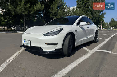 Седан Tesla Model 3 2019 в 