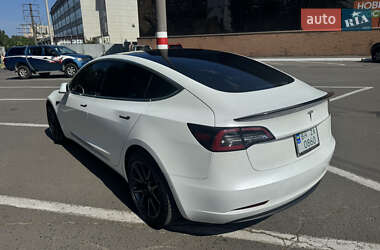 Седан Tesla Model 3 2019 в 