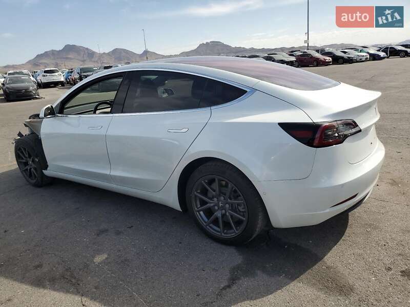 Седан Tesla Model 3 2018 в Львові