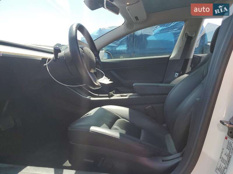 Седан Tesla Model 3 2018 в Львові