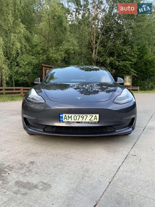Седан Tesla Model 3 2019 в Коростені