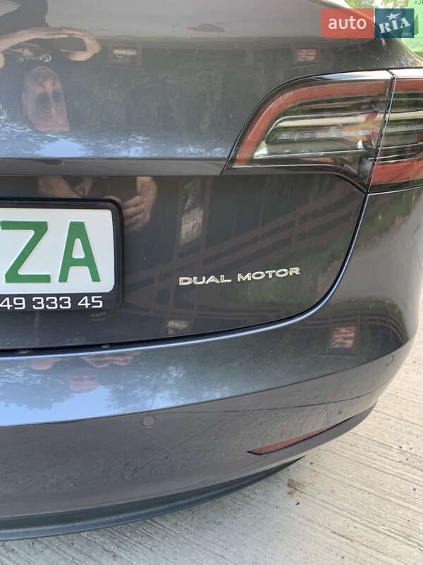Седан Tesla Model 3 2019 в Коростені