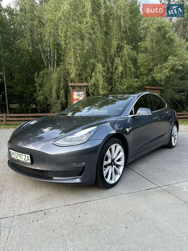 Седан Tesla Model 3 2019 в Коростені