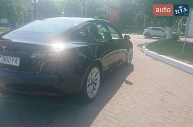 Седан Tesla Model 3 2022 в 
