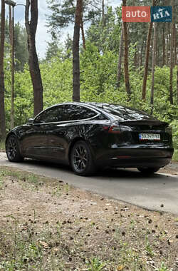 Седан Tesla Model 3 2020 в 
