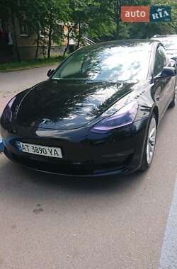 Седан Tesla Model 3 2022 в 