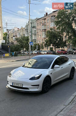 Седан Tesla Model 3 2022 в Києві